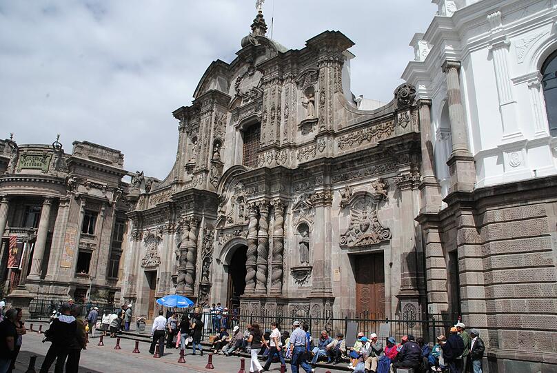 Unendlich viele Kirchen prägen die Altstadt von Quito. Eine der scönsten und berühmtesten von ihnen ist die barocke La Compania.
