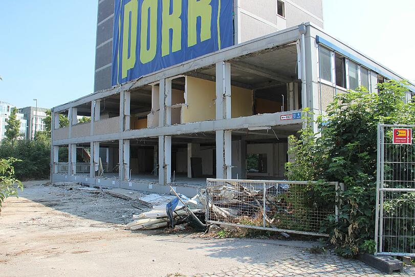 Die Baustelle am Vogelweideplatz, zwischen Riederstraße, Truderinger Straße und A94 (Töginger Straße). Hier werden bis zum Frühjahr 2016 alle Bürogebäude abgerissen.