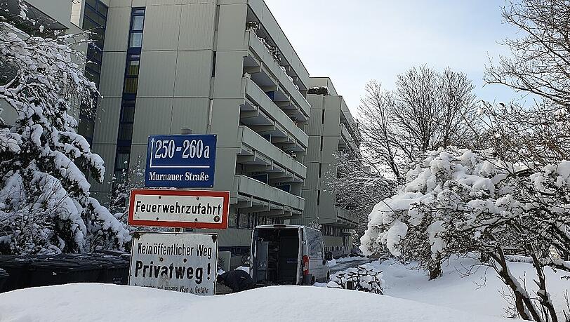 In diesem Mietshaus ist der Mann in seiner Wohnung im zweiten Stock gefunden worden. Nachbarn hatten ihn nicht vermisst. In diesem Mietshaus ist der Mann in seiner Wohnung im zweiten Stock gefunden worden. Nachbarn hatten ihn nicht vermisst.