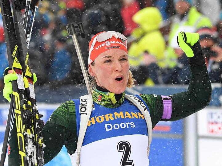 Denise Herrmann aus Deutschland jubelt im Ziel. Sie gewinnt Bronze.