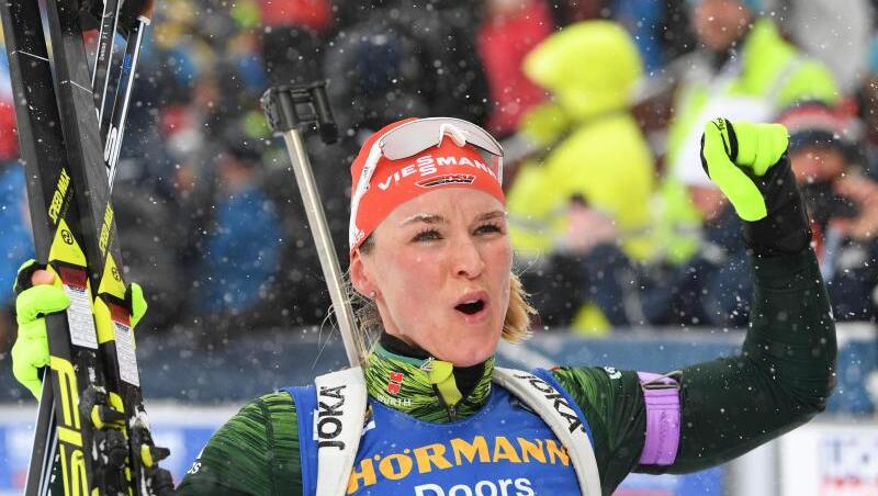 Denise Herrmann aus Deutschland jubelt im Ziel. Sie gewinnt Bronze. Denise Herrmann aus Deutschland jubelt im Ziel. Sie gewinnt Bronze.
