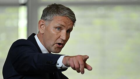 Björn Höcke ist der Vorsitzende der Thüringer AfD, die als gesichert rechtsextrem eingestuft wird.