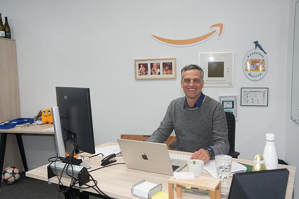 Das Büro des Amazon-Deutschlandchefs Rocco Bräuniger ist bescheiden eingerichtet.