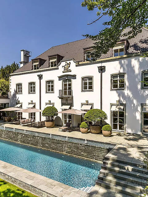 27,5 Millionen Euro Kaufpreis: Luxuri&ouml;s saniertes Villenjuwel von 1928 am Herzogpark in Bogenhausen.