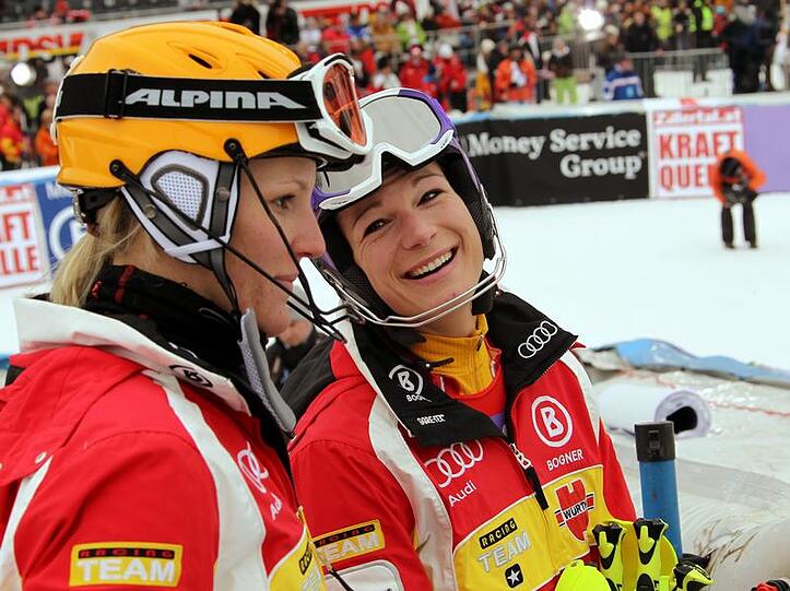 Susanne (li.) und Maria Riesch haben einen neuen Trainer: Tom Stauffer.