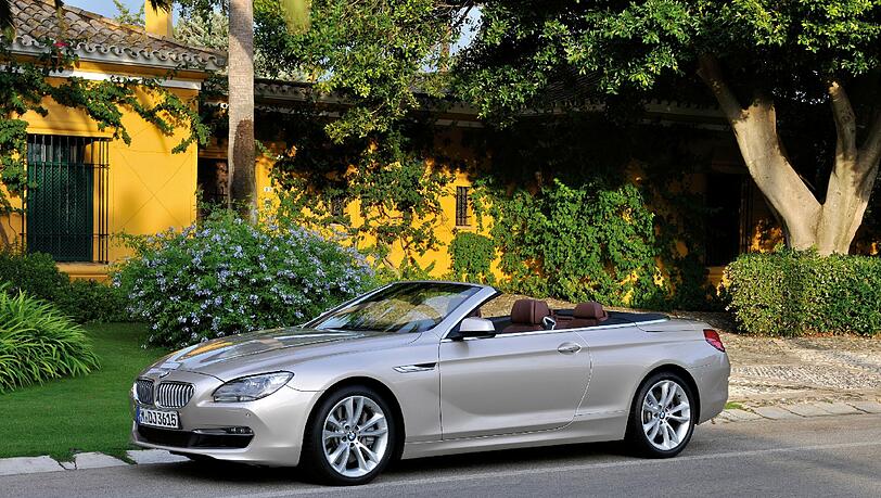 Eleganz und Dynamik, verteilt auf knapp 4,90 Meter: Das 6er Cabrio von BMW ist ein reinrassiges Luxus-Spaßgerät. Die hinteren Sitze sind nur für Kinder erträglich. Eleganz und Dynamik, verteilt auf knapp 4,90 Meter: Das 6er Cabrio von BMW ist ein reinrassiges Luxus-Spaßgerät. Die hinteren Sitze sind nur für Kinder erträglich.