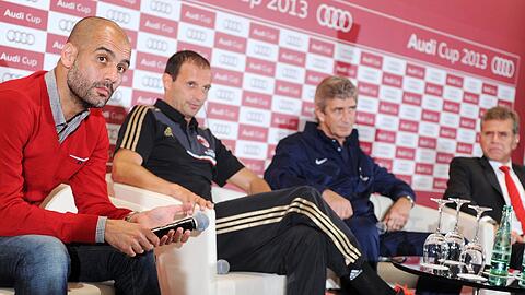 Die Trainer der vier Teilnehmer am Audi-Cup bei der Pressekonferenz: (v.l.) Pep Guardiola, Massimiliano Allegri (AC Mailand), Manuel Pellegrini (Manchester City), Paulo Autuori (FC Sao Paolo)