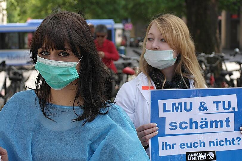 Am Sendlinger Tor hat die Tierrechtsorganisation Animals United Lärm für die Stimmlosen, die Tiere, gemacht.