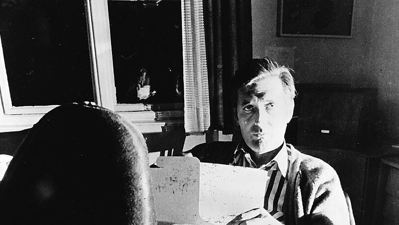 Auch mal die Füße hochlegen, das durfte im Leben des Langzeit-Reporters schon auch mal sei, das Bild stammt aus den 70ern.