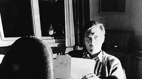 Auch mal die Füße hochlegen, das durfte im Leben des Langzeit-Reporters schon auch mal sei, das Bild stammt aus den 70ern.