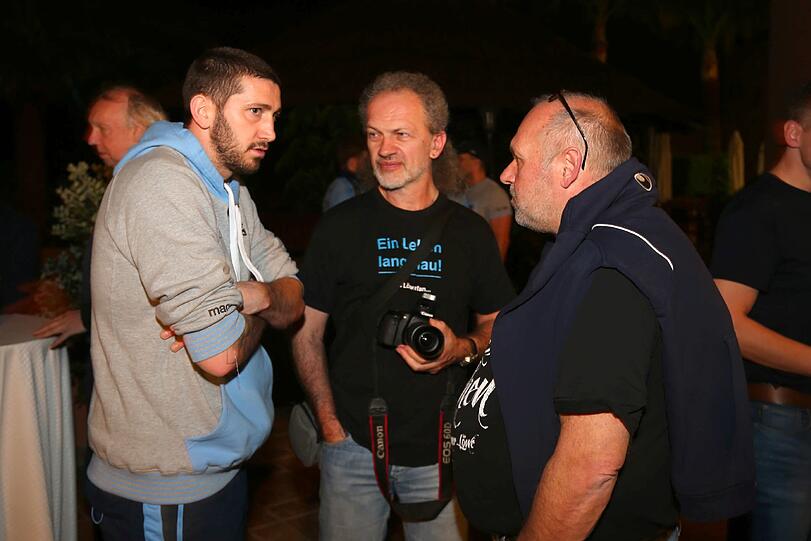 Launiger Abend im "Piano Room" des Mannschaftshotels der Löwen: Die 1860-Kicker trafen auf die Fans und tauschten sich rege mit den Anhängern aus.