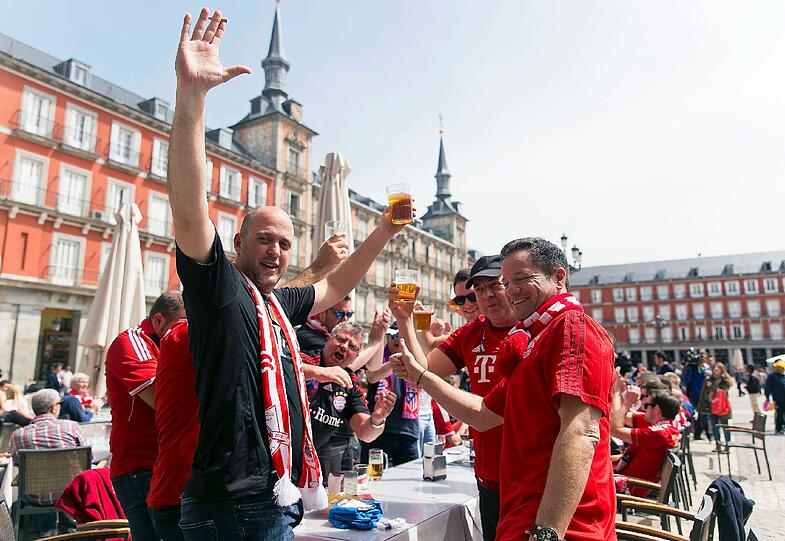 Gute Stimmung unter den Bayern-Fans vor dem Anpfiff