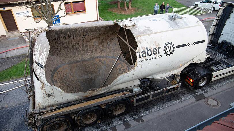 Der Tank des Silos war während der Fahrt explodiert...