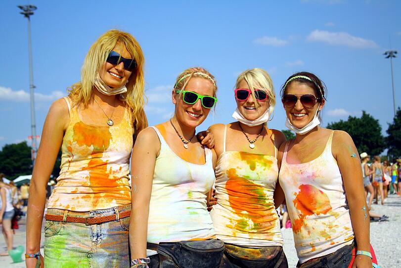 Bunter geht nicht: Das Holi One Color Festival in Riem. Die Bilder.