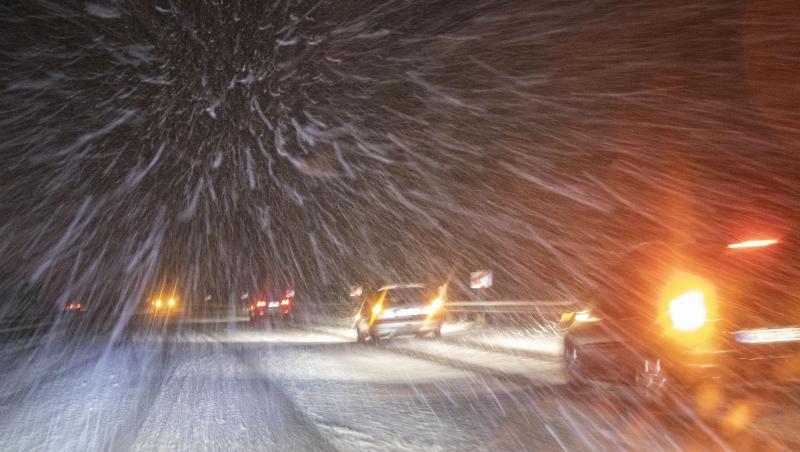Schneefall behindert den Verkehr auf der Autobahn. Foto: Bernd März/dpa Schneefall behindert den Verkehr auf der Autobahn. Foto: Bernd März/dpa