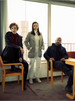 Das neue Ermittler-Team im Bremer Tatort: Linda Selb (Luise Wolfram, links), Liv Moormann (Jasna Fritzi Bauer, Mitte) und Mads Andersen (Dar Salim, rechts) müssen im Tatort "Neugeboren" erst zueinander finden.