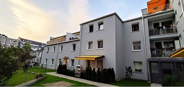 Die Drei-Zimmer-Wohnung mit Garten und Terasse in Obergiesing von außen. Sie kostet derzeit "nur" 690.000 Euro. Die Drei-Zimmer-Wohnung mit Garten und Terasse in Obergiesing von außen. Sie kostet derzeit "nur" 690.000 Euro.