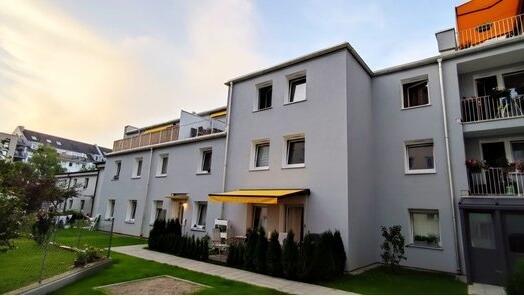 Die Drei-Zimmer-Wohnung mit Garten und Terasse in Obergiesing von außen. Sie kostet derzeit "nur" 690.000 Euro. Die Drei-Zimmer-Wohnung mit Garten und Terasse in Obergiesing von außen. Sie kostet derzeit "nur" 690.000 Euro.