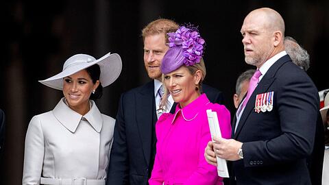 Ein Mitglied der britischen Königsfamilie soll tatsächlich ins Dschungelcamp einziehen. Mike Tindall (r.) hat offenbar einen Vertrag mit der TV-Show unterschrieben.