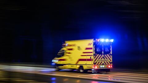Nach einem Unfall auf der A19 konnten ein Vater und sein Sohn nicht mehr gerettet werden. (Symbolbild)
