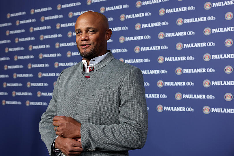 Fesch! Bayern-Trainer Vincent Kompany in Tracht.
