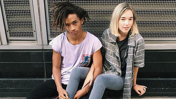 Jaden Smith steht zu seiner Langfinger-Freundin Sarah Snyder. Jaden Smith steht zu seiner Langfinger-Freundin Sarah Snyder.