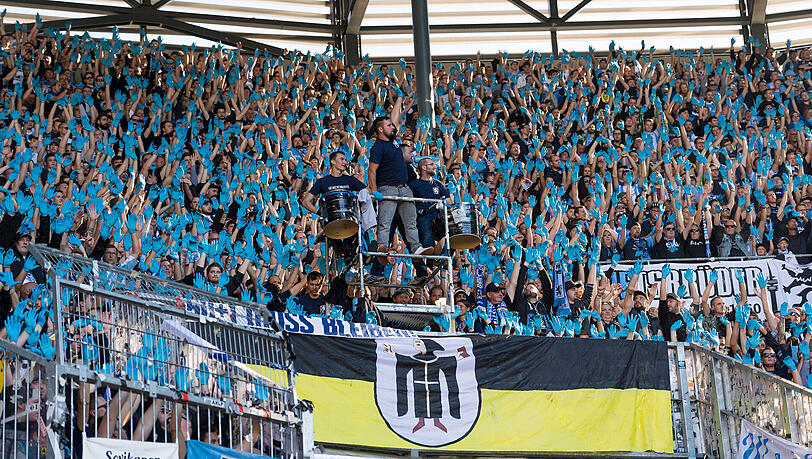 Auch auswärts in großer Zahl und lautstark vertreten: die Fans des TSV 1860. Auch auswärts in großer Zahl und lautstark vertreten: die Fans des TSV 1860.