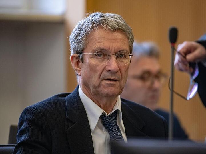 Der angeklagte Bauunternehmer Volker Tretzel sitzt im Verhandlungssaal des Landgerichts. Foto: Armin Weigel/Archiv