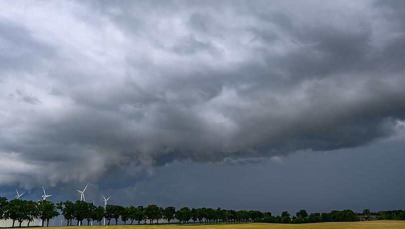 Dunkle Wolken zeigen sich in den kommenden Tagen öfter in Deutschland.