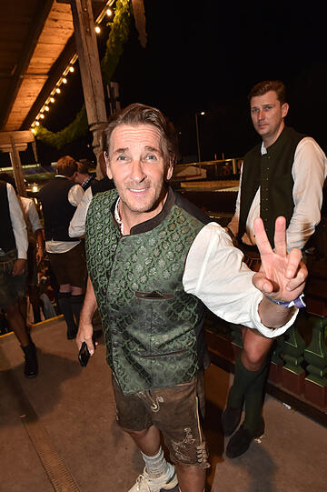 Mark Keller hat sichtlich Spaß auf dem Oktoberfest.