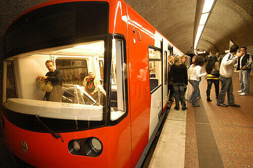 Wenn die U-Bahn 15 Minuten zu spät kommt, zahlt die VAG ab sofort den kompletten Fahrpreis zurück. Versprochen!