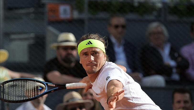 Alexander Zverev streckte sich gegen Francisco Cerundolo vergeblich. Alexander Zverev streckte sich gegen Francisco Cerundolo vergeblich.