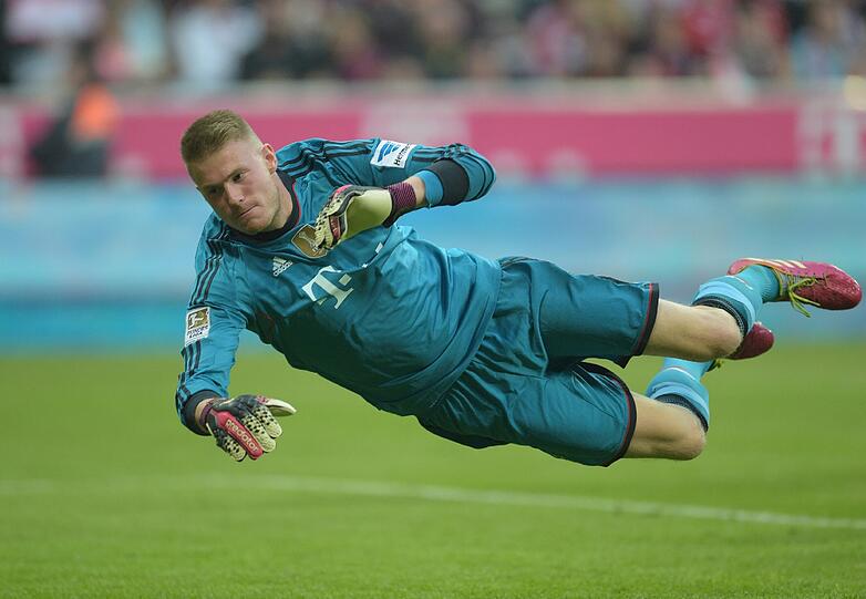 LUKAS RAEDER NOTE 4
Bundesliga-Debüt für den 20-jährigen Torwart, die eigentliche Nummer drei. Kam nach der Pause für Neuer. Machtlos beim 0:2 von Reus (49.) und 0:3 von Hofmann (56.). Undankbar!