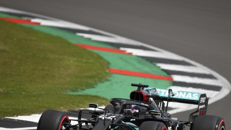 Lewis Hamilton stellte einen neuen Streckenrekord in Silverstone auf. Lewis Hamilton stellte einen neuen Streckenrekord in Silverstone auf.