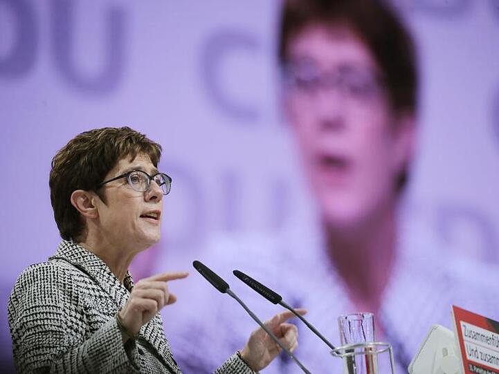 Die Kandidatin für den Parteivorsitz, Annegret Kramp-Karrenbauer spricht beim CDU-Bundesparteitag.