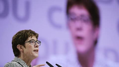 Die Kandidatin für den Parteivorsitz, Annegret Kramp-Karrenbauer spricht beim CDU-Bundesparteitag.