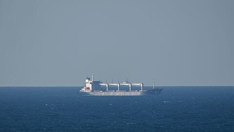 Das Frachtschiff "Razoni" an der Einfahrt zum Bosporus. Das mit rund 26.000 Tonnen Mais aus der Ukraine beladene Schiff ist inzwischen in der Türkei eingetroffen.