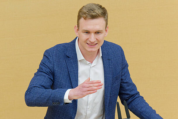 Verfassungsschutz und Polizei stärken: Der Grünen-Abgeordnete Florian Siekmann will CSDs besser schützen. Verfassungsschutz und Polizei stärken: Der Grünen-Abgeordnete Florian Siekmann will CSDs besser schützen.