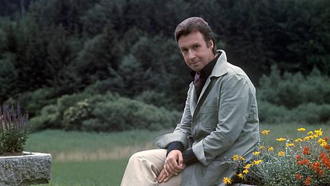 Peter Alexander pr&auml;gte &uuml;ber Jahrzehnte die deutschsprachige Unterhaltungsbranche als S&auml;nger, Schauspieler und Showstar.