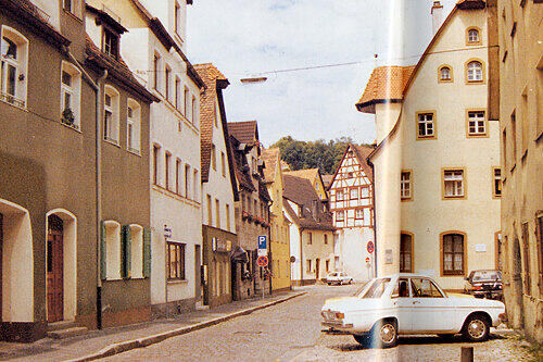 Hersbruck: Bei dem Parkschild auf der linken Straßenseite (Bildmitte) befand sich der Laden von Grete Schickedanz.