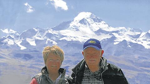 Im 5300 Meter hohen Basis-Camp am Mount Everest: Das Ehepaar Marga und Günther Beckstein in Tibet.