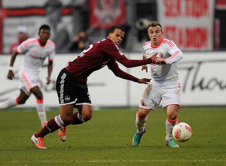 XHERDAN SHAQIRI: Note 4. Weil Ribéry nach seiner Prellung aus dem Länderspiel zu starke Schmerzen hatte, bekam der Schweizer wieder mal eine Chance. Bemühte sich, gute Flanken, mit Mut zu Soli und Schüssen &ndash; jedoch ohne Ertrag.