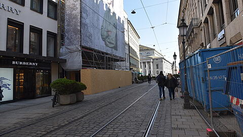 Zwei Baustellen in der Perusastraße sorgen derzeit für beengte Verhältnisse in der Innenstadt. Die zusätzlich störenden Blumencontainer wurden mittlerweile entfernt.
