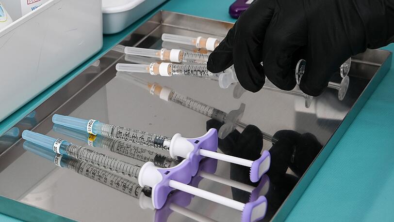 Weil er Hyaluron und Botox für zehntausende Euro mitgehen ließ, hat ein Arzt nun richtig Ärger. (Symbolbild)