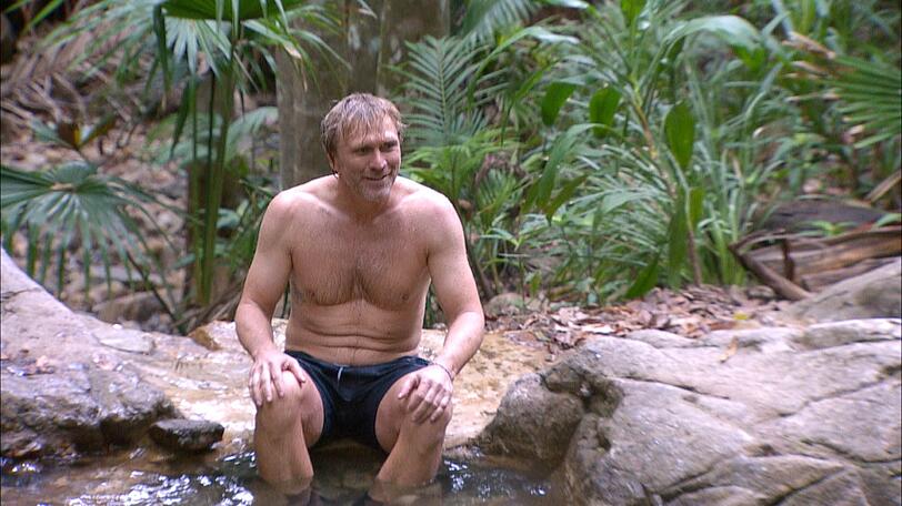 Heute ist Damen-Badetag, doch Ansgar Brinkmann lässt sich das Baden nicht verbieten und hat den Badesee schon mal für sich in Beschlag genommen.