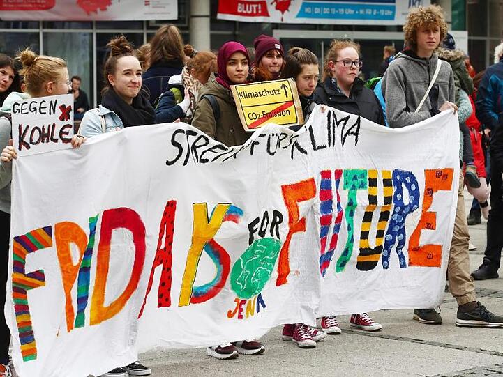 Ansporn für die UN-Klimakonferenz in Bonn: Kundgebung von "Fridays for Future" in Jena.