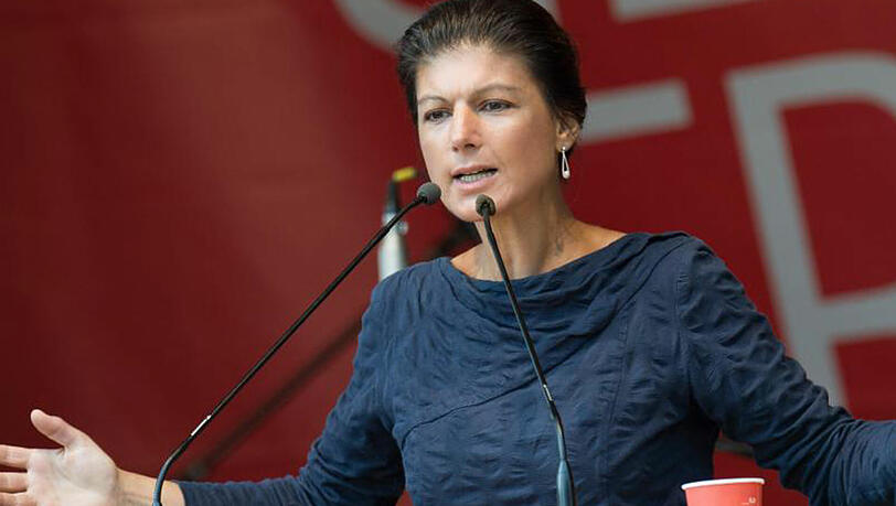 Flüchtlingswelle und Wohlstandsgefährdung seien die Hauptgründe für den Zulauf der AfD, glaubt Linken-Spitzenkandidatin Sahra Wagenknecht. Flüchtlingswelle und Wohlstandsgefährdung seien die Hauptgründe für den Zulauf der AfD, glaubt Linken-Spitzenkandidatin Sahra Wagenknecht.