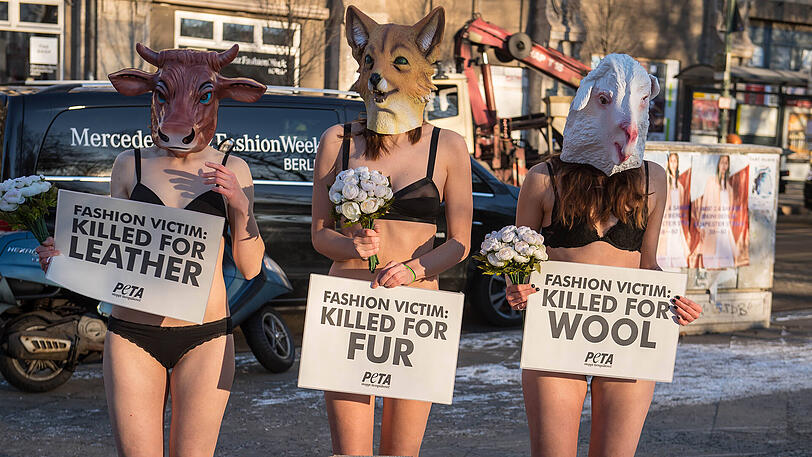 Unter dem Motto "Modeopfer: Getötet für Pelz, Leder und Wolle" appellierten Tierschützer an die Verbraucher.