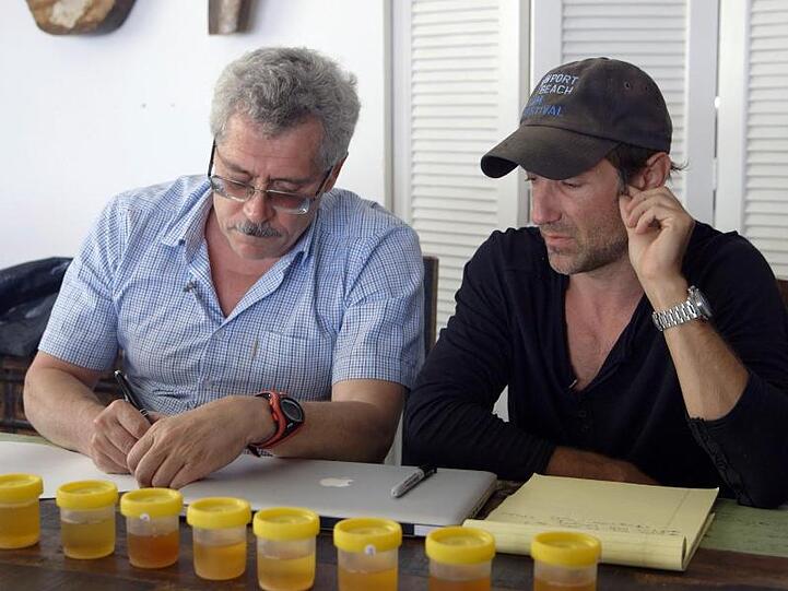Ikarus-Regisseur Bryan Fogel (r) mit dem russischen Wissenschaftler Grigori Rodschenkow.