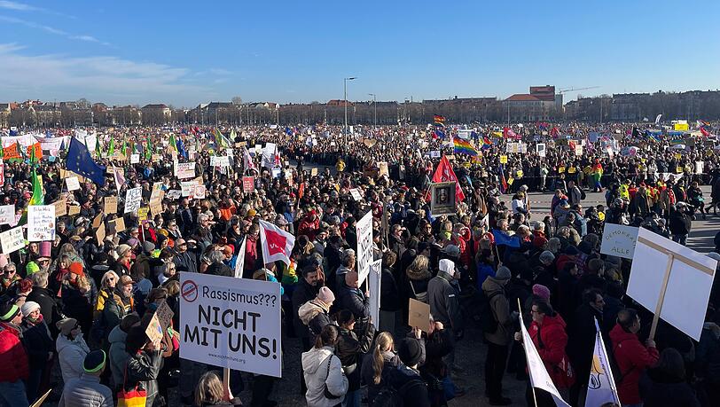 Über 100.000 Teilnehmer auf der Theresienwiese. Über 100.000 Teilnehmer auf der Theresienwiese.
